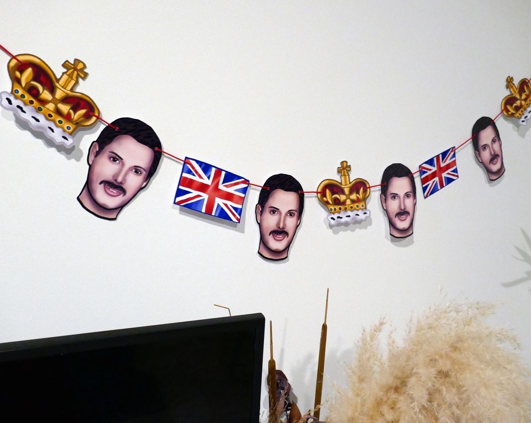 Freddie Mercury Garland Strand